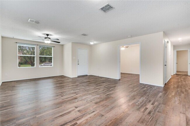 Building Photo - 208 Blazing Star Trail