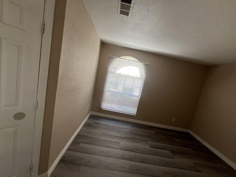 Building Photo - 3150 Soft Breezes Dr