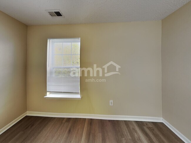 Building Photo - 10221 Blue Sky Dr