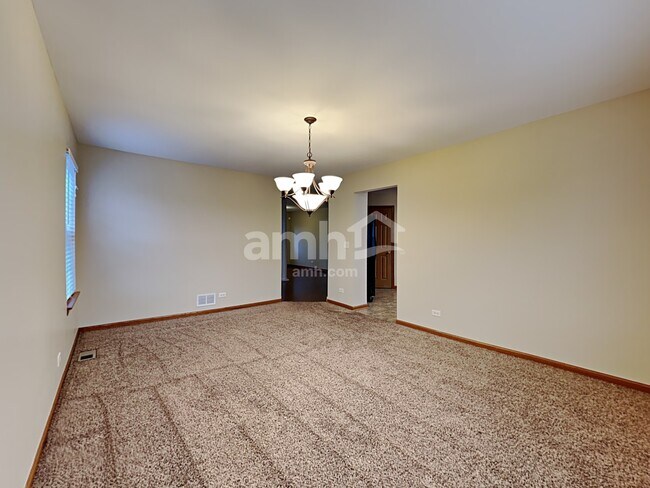 Building Photo - 255 Springwood Dr