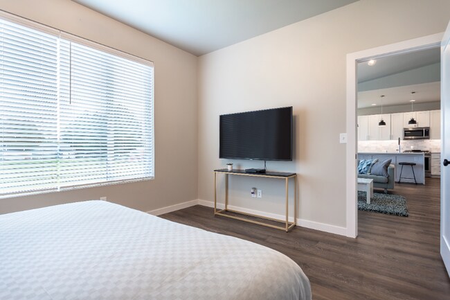 Building Photo - Fully Furnished New 5 Bed, 3 Bath Modern Home with over 3,241 Sq. Ft. on 2 Acres- MEAD SCHOOL DIS...