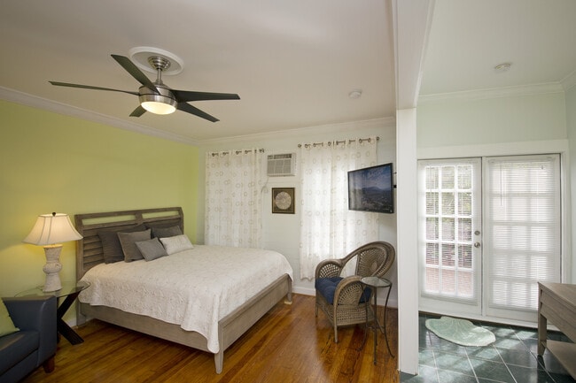 Building Photo - Furnished Studio in Old Town