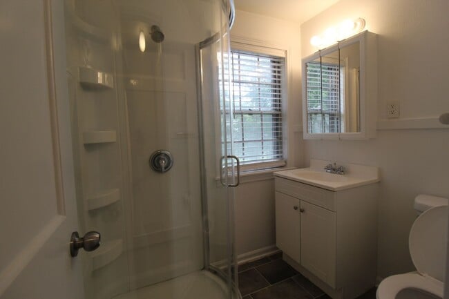 Building Photo - August FREE On This 2 Bedroom 2 Bath Duplex In The Waldo Area