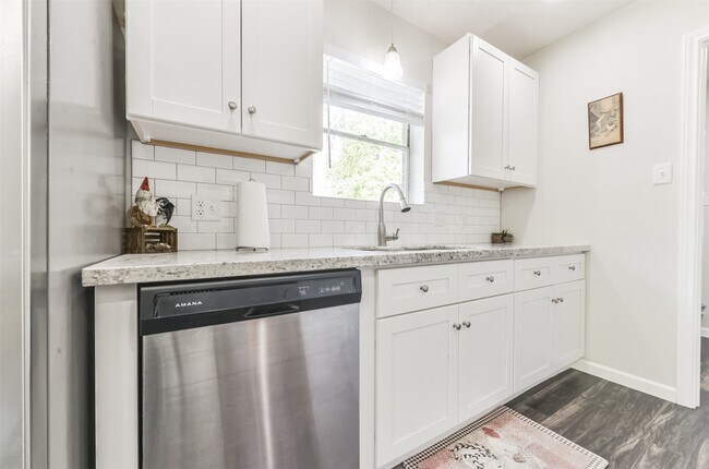 Building Photo - 503 Hortense St