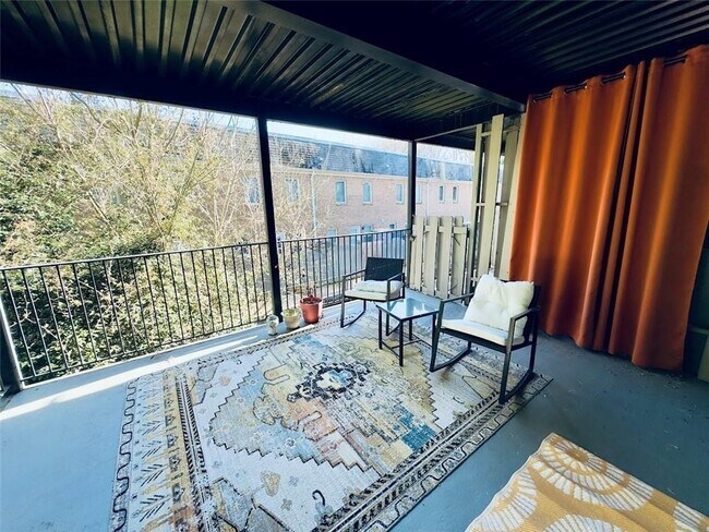Building Photo - 275 Winding River Dr