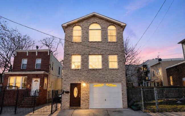 Building Photo - 28 Van Cleef St