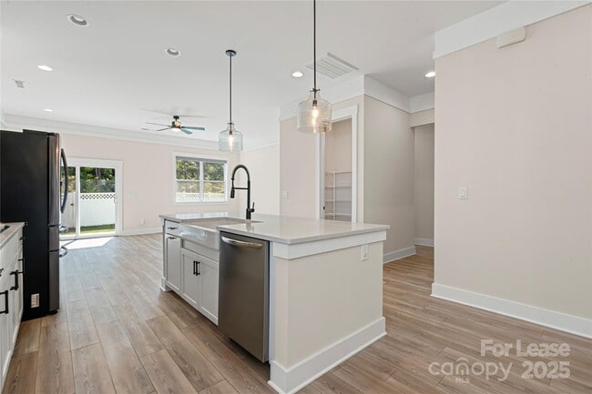Building Photo - 1109 Masefield Ave