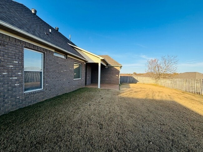 Building Photo - Walnut Trace Subdivision