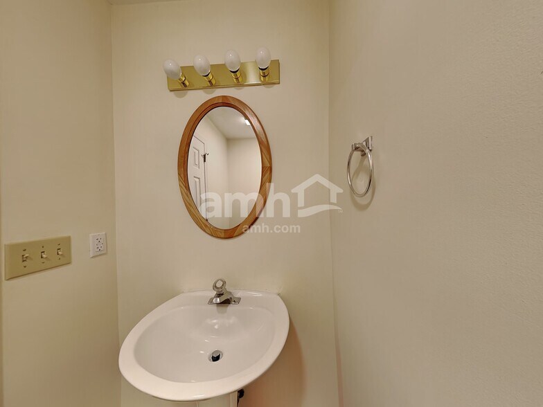 Building Photo - 6337 Willow Oak Dr