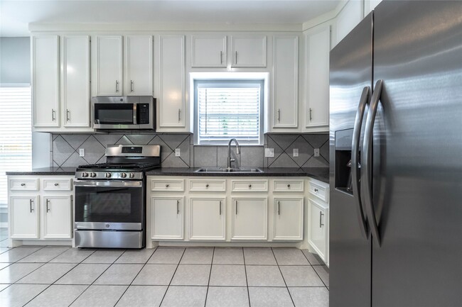 Building Photo - 1122 Ryon St