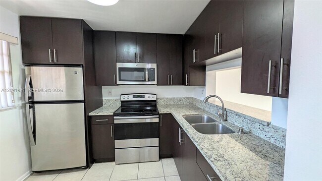 Building Photo - 10865 SW 112th Ave