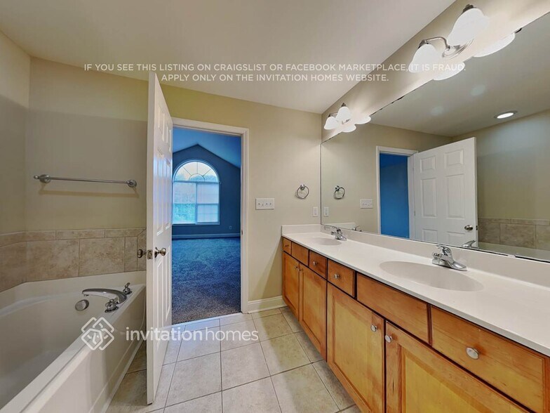 Building Photo - 1410 Nicklaus Dr