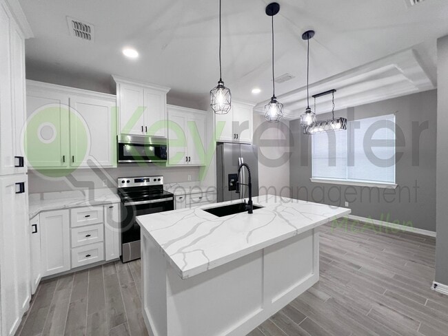 Building Photo - Stunning 3- bed/ 2.5 upgraded luxury townh...