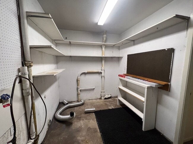 Building Photo - Pet Friendly 4BR/3BA Bedroom House - Available Mid-June!