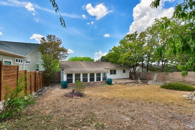 Building Photo - 8411 Romney Rd