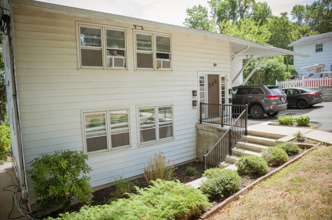 Building Photo - 21 Hillside Ave