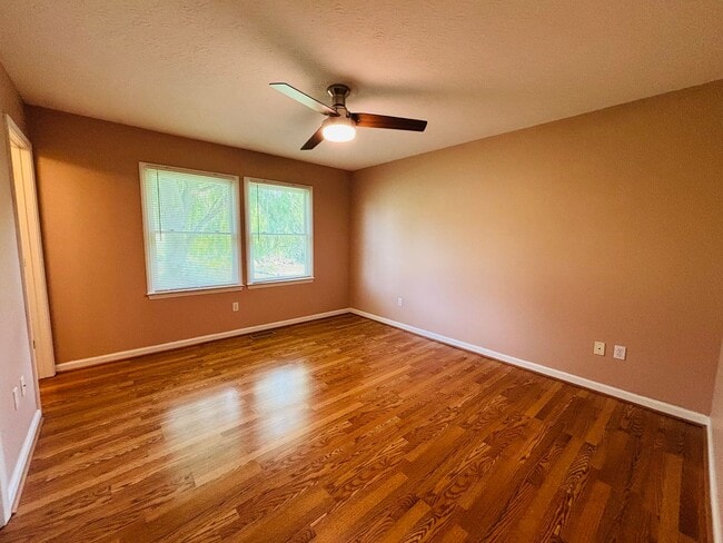 Building Photo - 1302 Sandy Cir