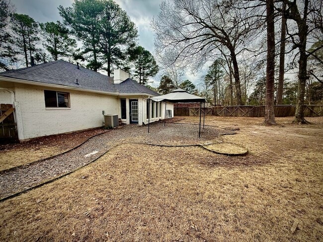 Building Photo - Great 3 BR home by the Reservoir