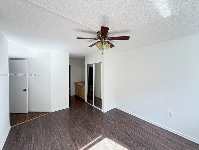 Building Photo - 9201 Lime Bay Blvd