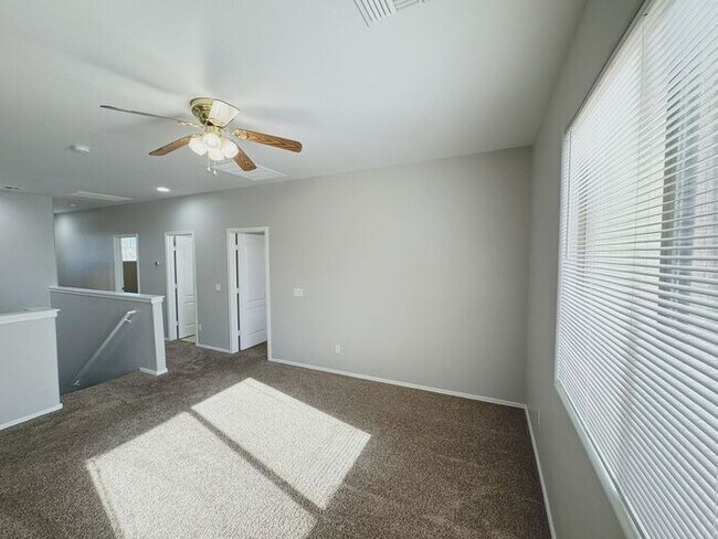 Building Photo - MOVE IN SPECILAS!! 5BD 3BA IN JOHNSON RANC...