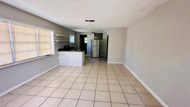 Building Photo - 1310 N Combee Rd