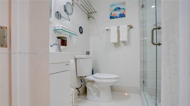 Building Photo - 5157 NE 6th Ave