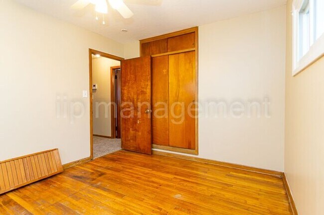 Building Photo - 4 Bedroom 2 Bath Cape Cod in Maple Hts