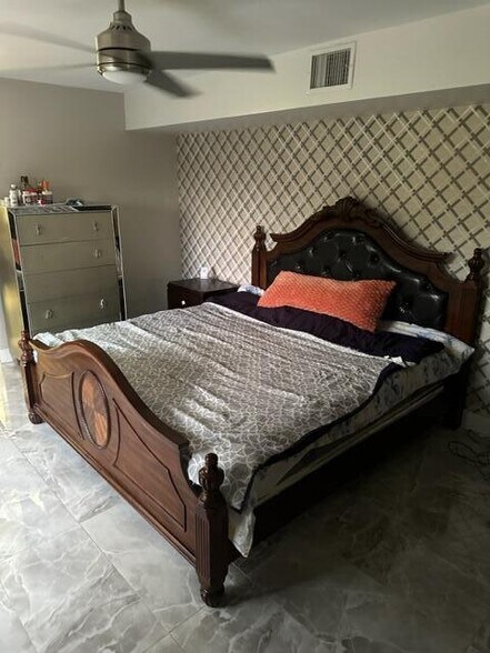 Building Photo - 5584 NW 59th Pl