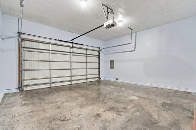 Building Photo - 107 Jury Ln