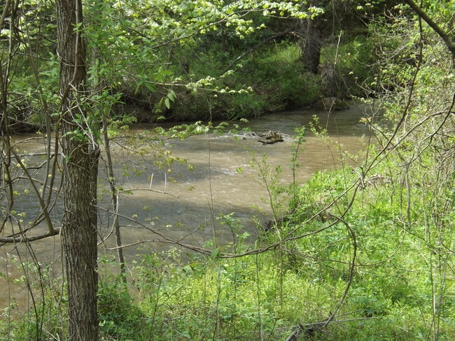 Building Photo - 3 Bedroom Home Close to WCU available 8/8/...