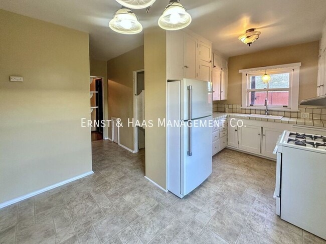 Building Photo - 601 Termino Ave