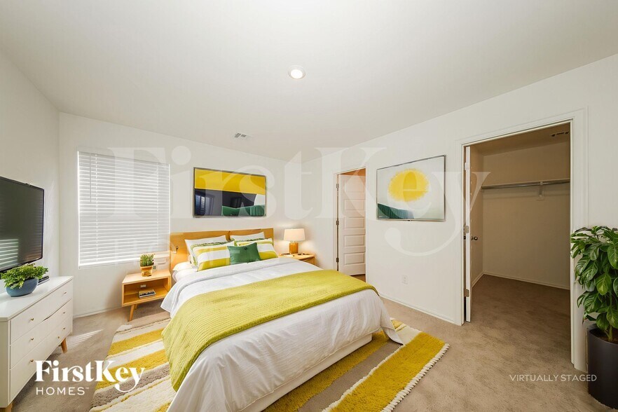 Building Photo - 437 Labelle Ln