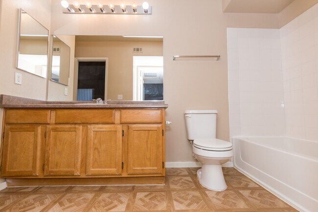 Building Photo - Lovely 2-Bedroom Condo in the Tuscano Comm...