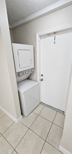 Building Photo - 2860 NW 15th St