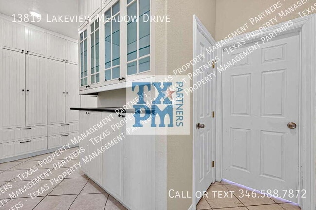 Building Photo - 13819 Lakeview Meadow Dr