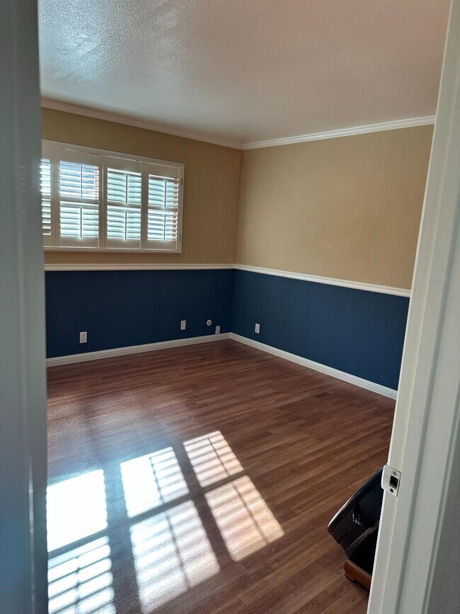 Building Photo - Fabulous condominium home on 6th Fairway of El Macero Country Club.