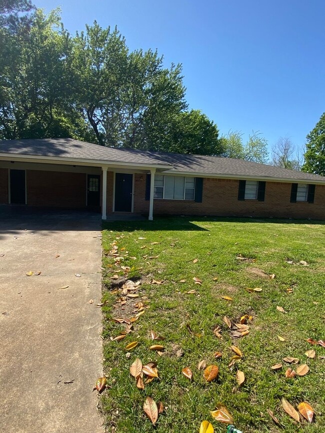 Building Photo - 451 S Thomas St