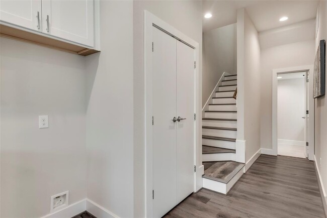 Building Photo - 3362 Pinemont Dr