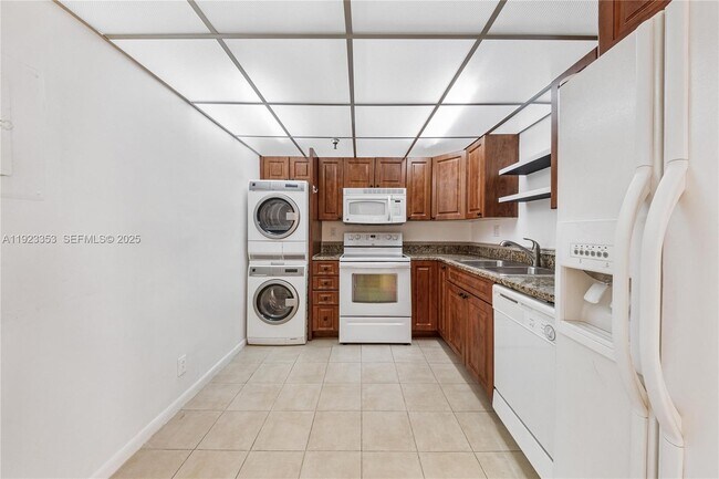 Building Photo - 290 174th St St