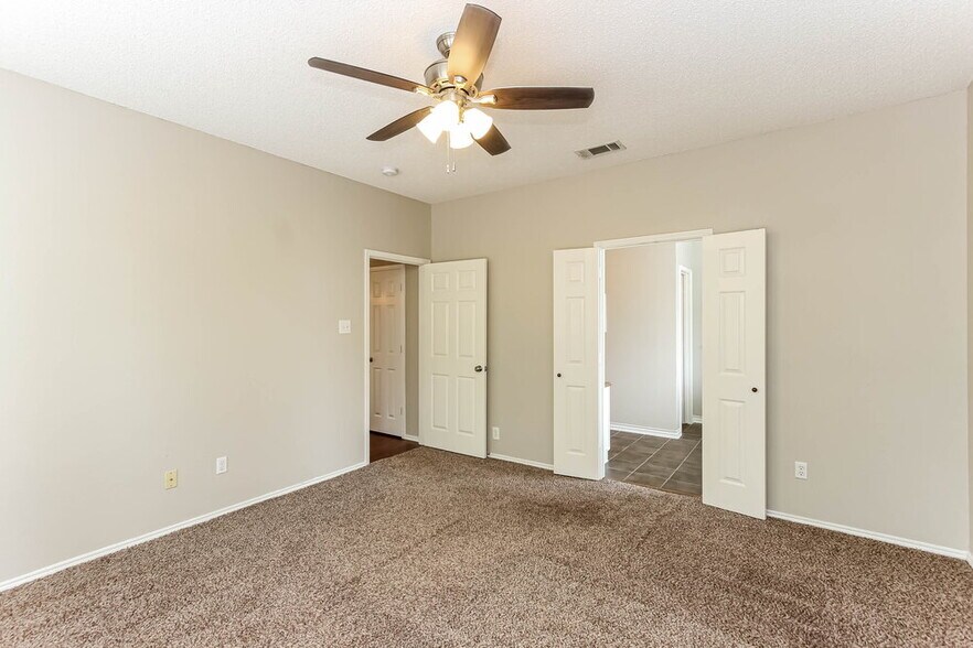 Building Photo - 3703 Sycamore Ln