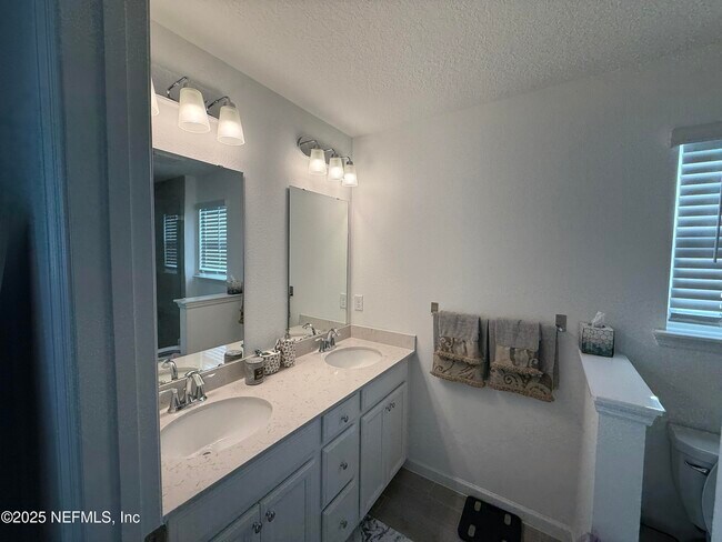 Building Photo - 72 Bramble Ct