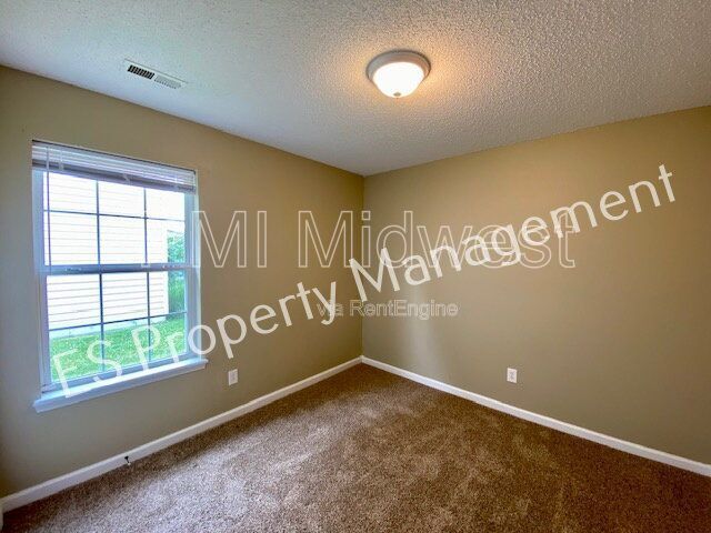 Building Photo - 5650 Loudon Dr