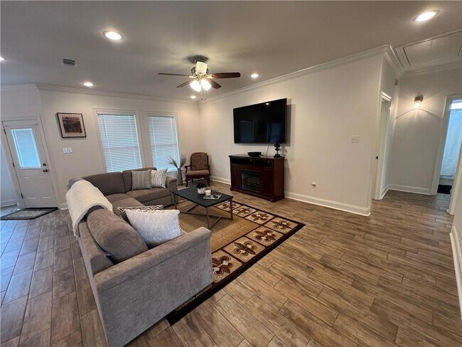 Building Photo - 2708 Volpe Dr