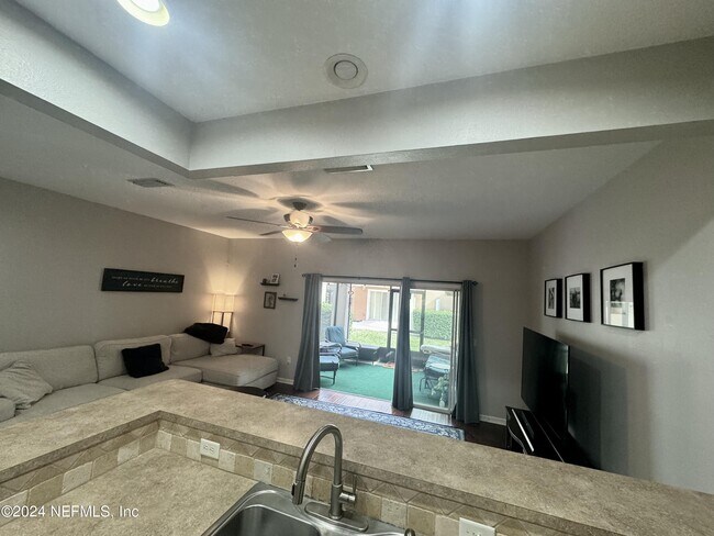 Building Photo - 13497 Sunstone St