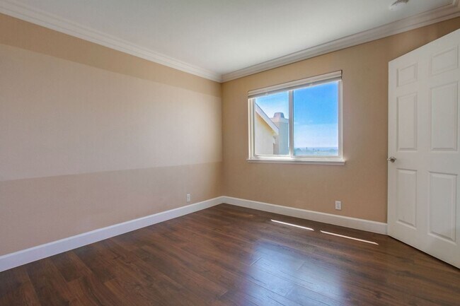 Building Photo - Fantastic ocean views in this spectacular ...