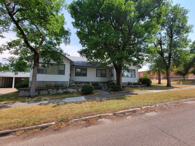 Building Photo - 301 25th St N