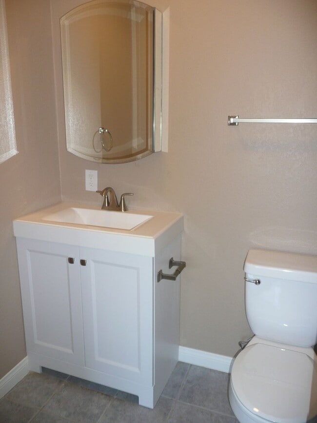 Building Photo - 4 bedroom home in Tustin