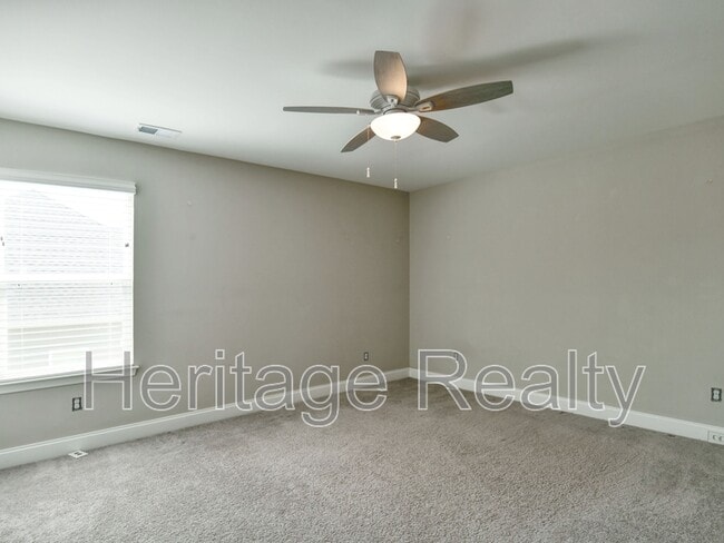 Building Photo - 2212 Scarlet Tanager St