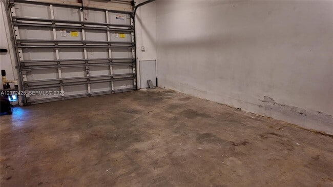 Building Photo - 220 SW 80th Ave