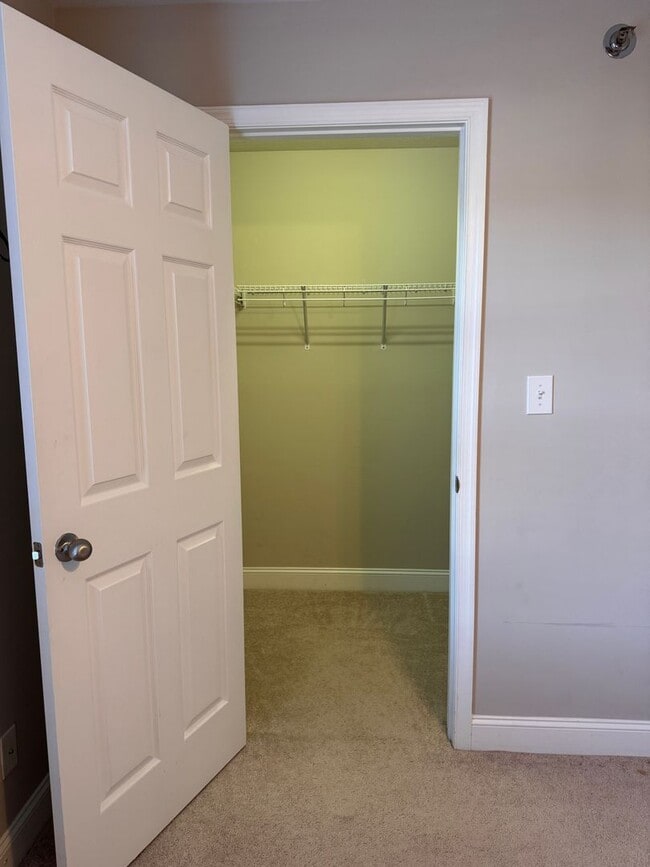 Building Photo - 3 Bedroom || 2 Bathroom Main Level Apartme...